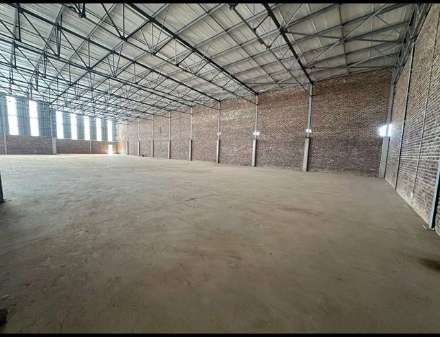 1,300M² WAREHOUSE TO LET IN LANSERIA